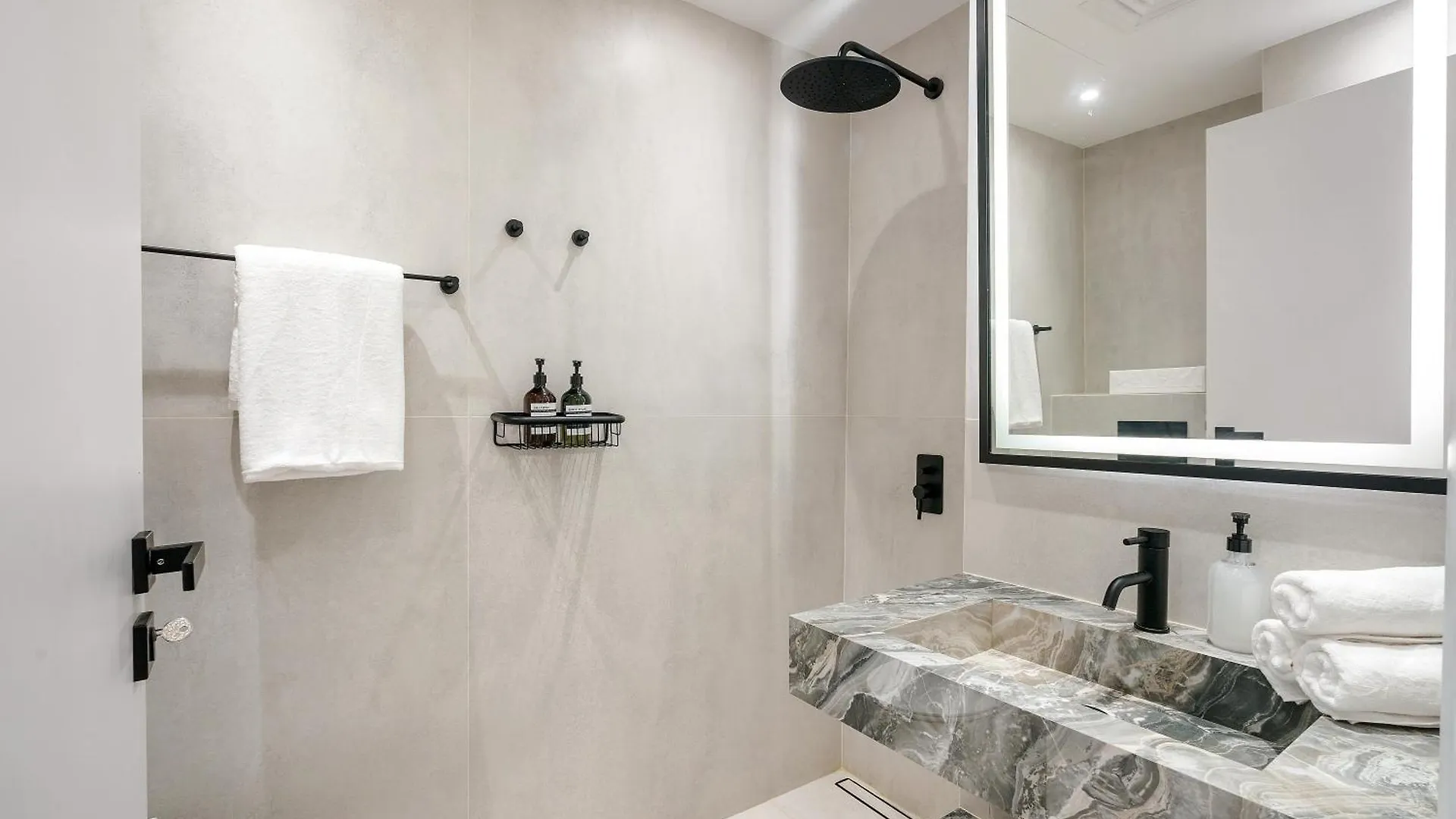 Ferrari Inspired Modern 3Bhk With Maids Room And Full Sea View Dubai