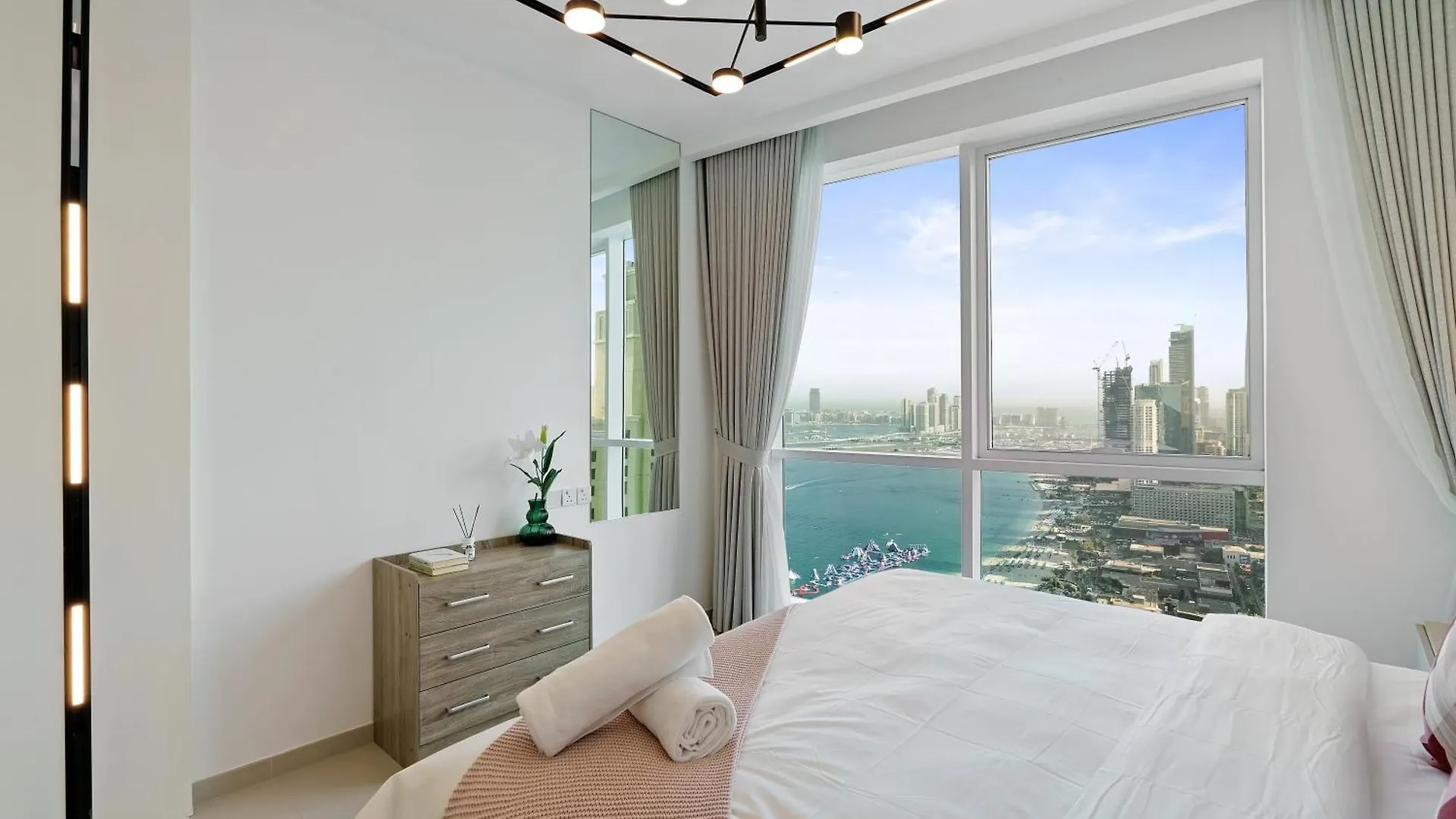 Ferrari Inspired Modern 3Bhk With Maids Room And Full Sea View Dubai 0*,
