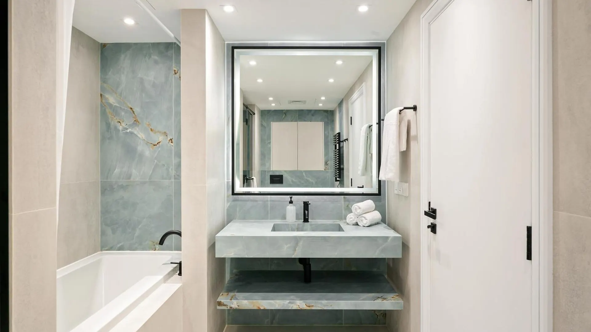 Ferrari Inspired Modern 3Bhk With Maids Room And Full Sea View Dubai 0*,  United Arab Emirates