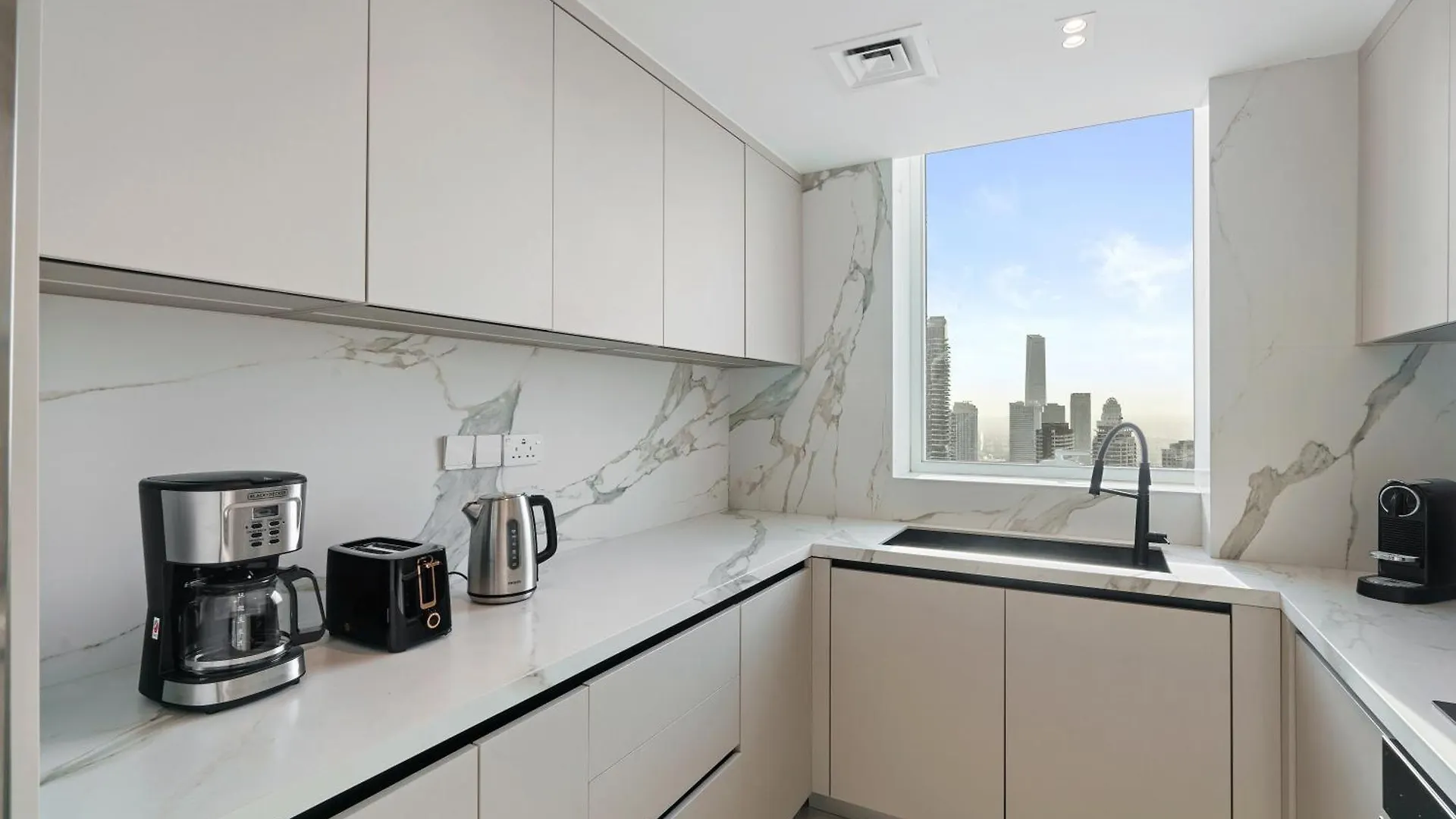 Ferrari Inspired Modern 3Bhk With Maids Room And Full Sea View Dubai United Arab Emirates