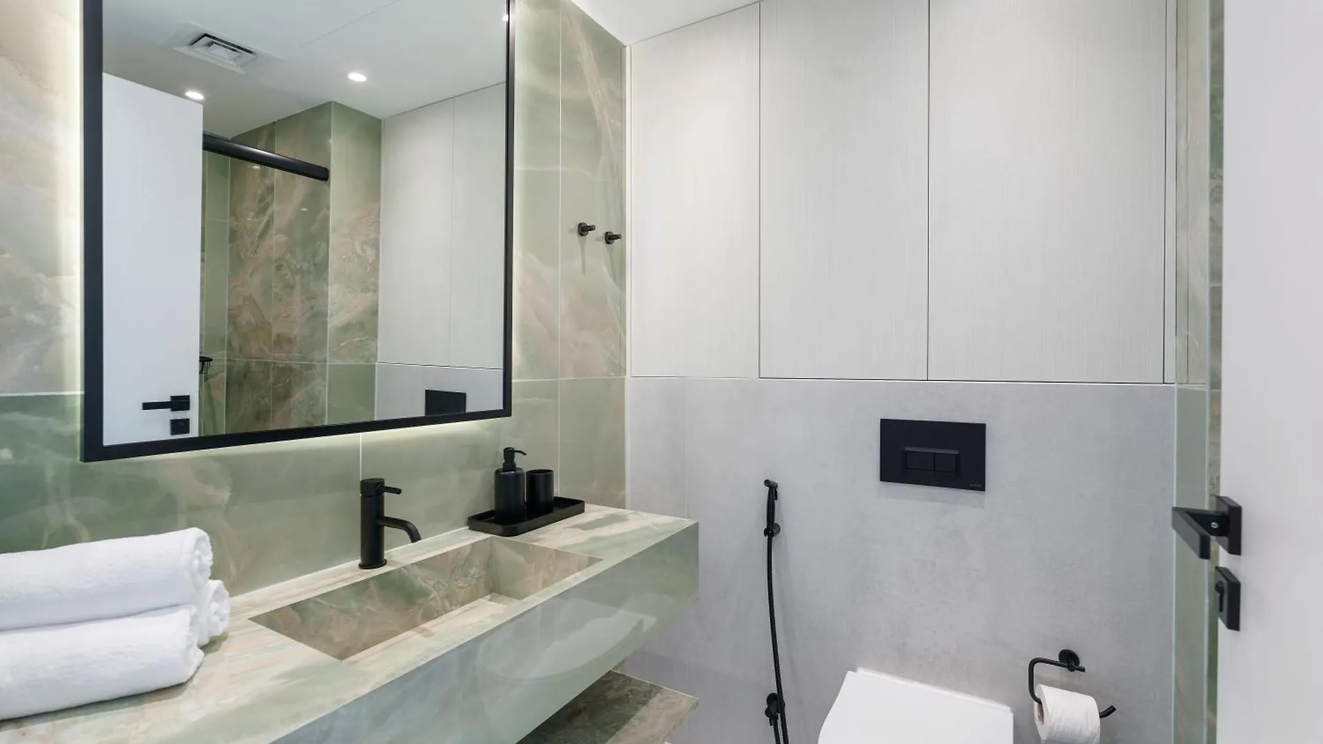 Ferrari Inspired Modern 3Bhk With Maids Room And Full Sea View Dubai 0*,  United Arab Emirates