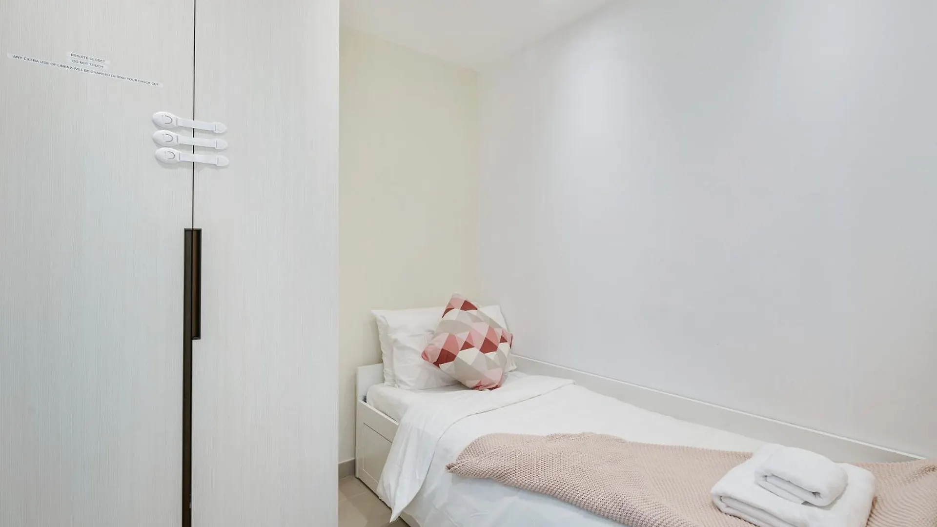 Ferrari Inspired Modern 3Bhk With Maids Room And Full Sea View Dubai Apartment