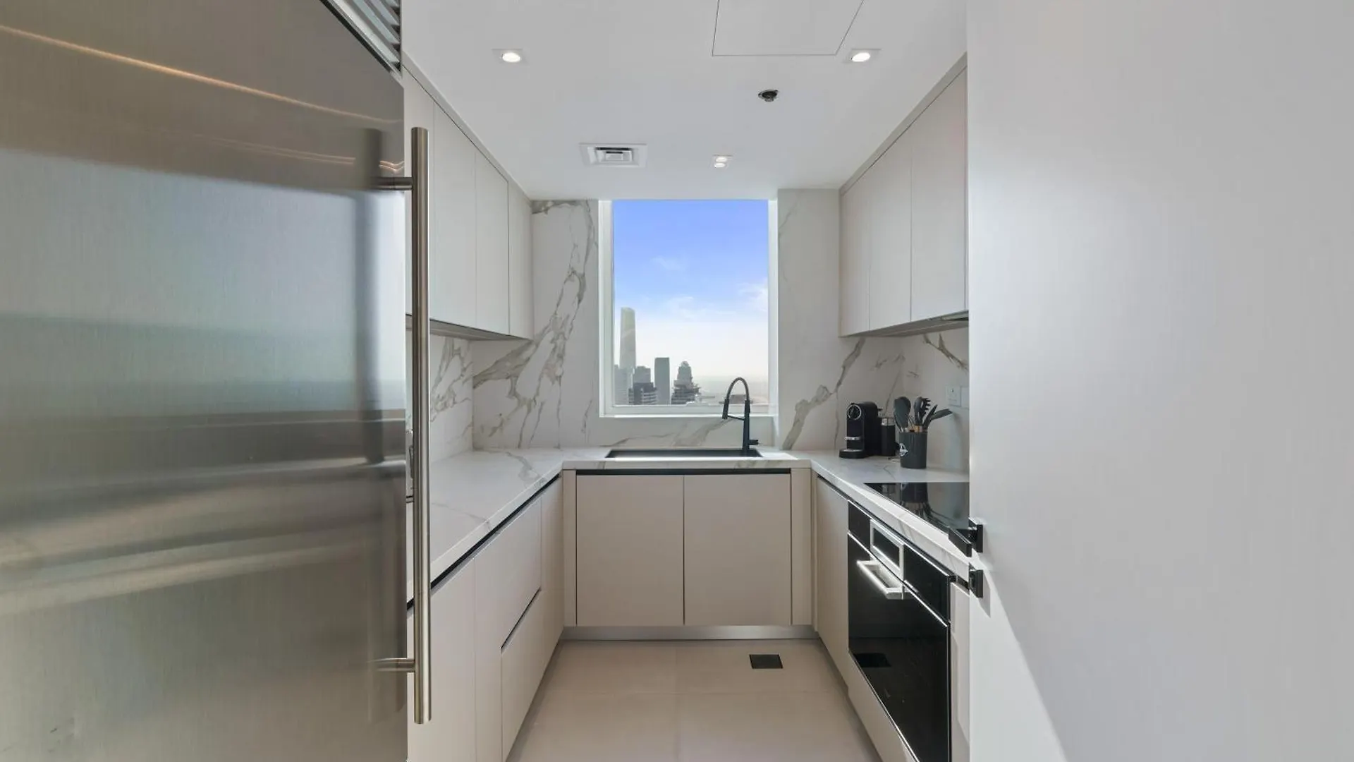 Ferrari Inspired Modern 3Bhk With Maids Room And Full Sea View Dubai 0*,