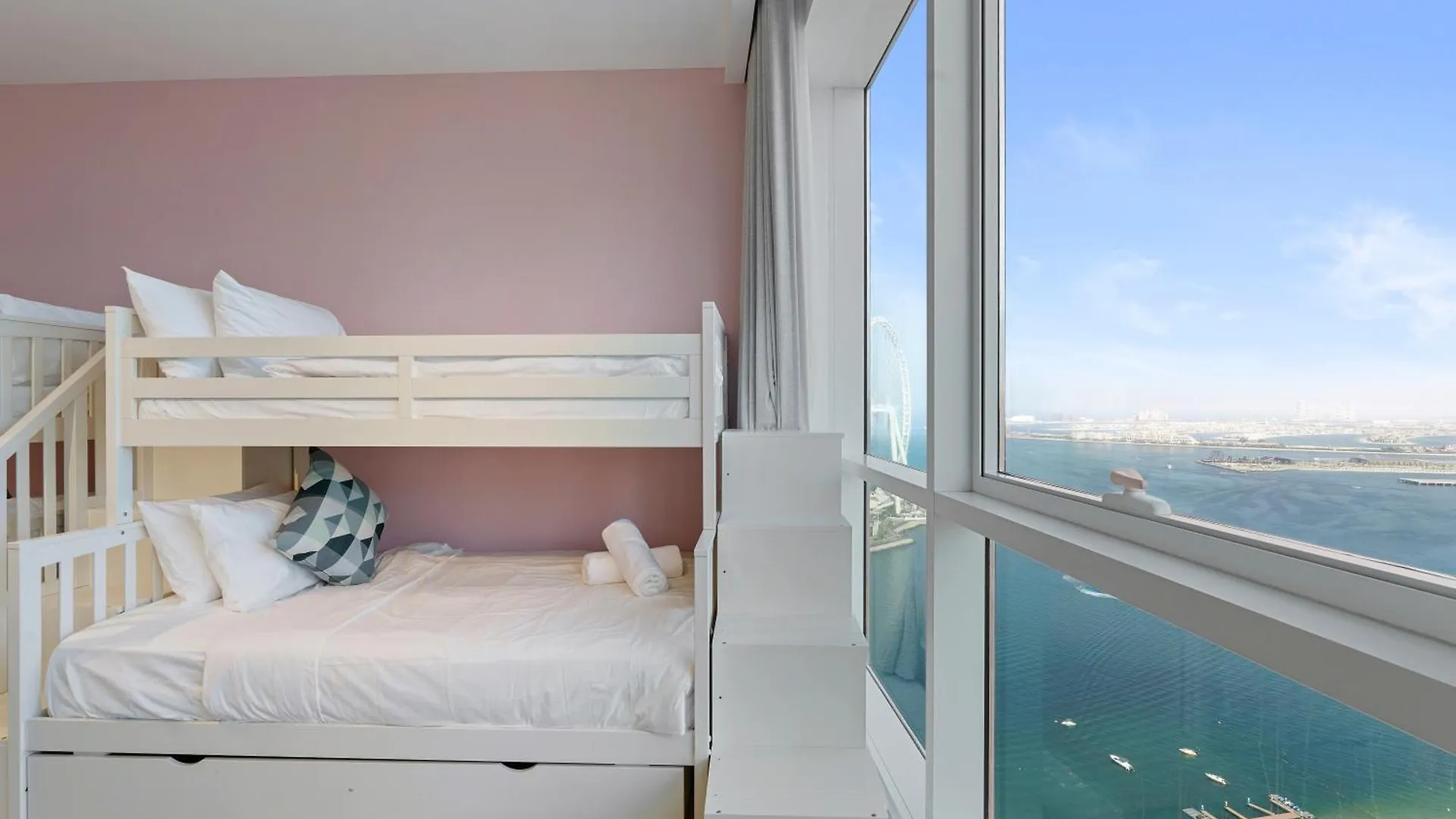 Ferrari Inspired Modern 3Bhk With Maids Room And Full Sea View Dubai United Arab Emirates